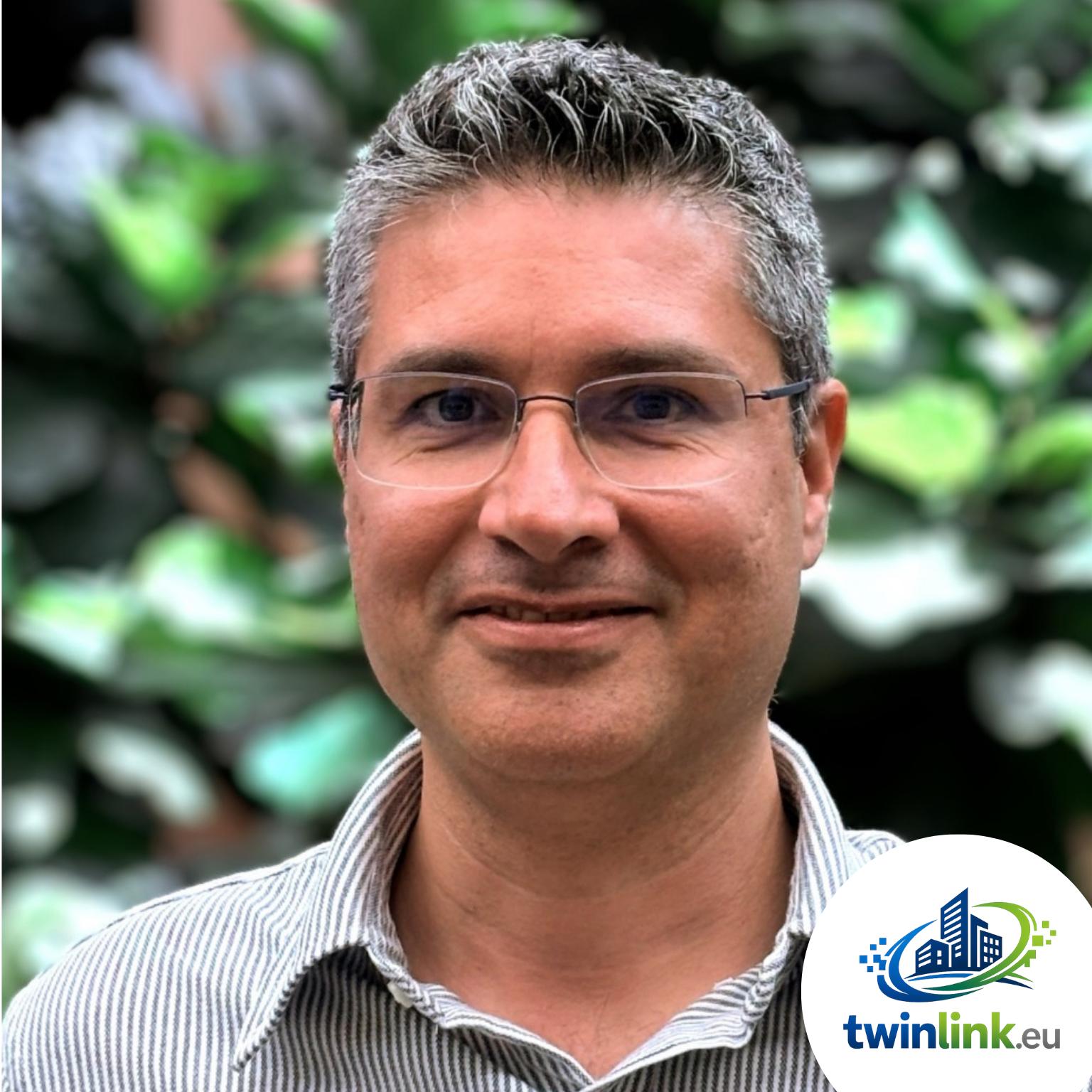 Dr. Yashar Hajimolana